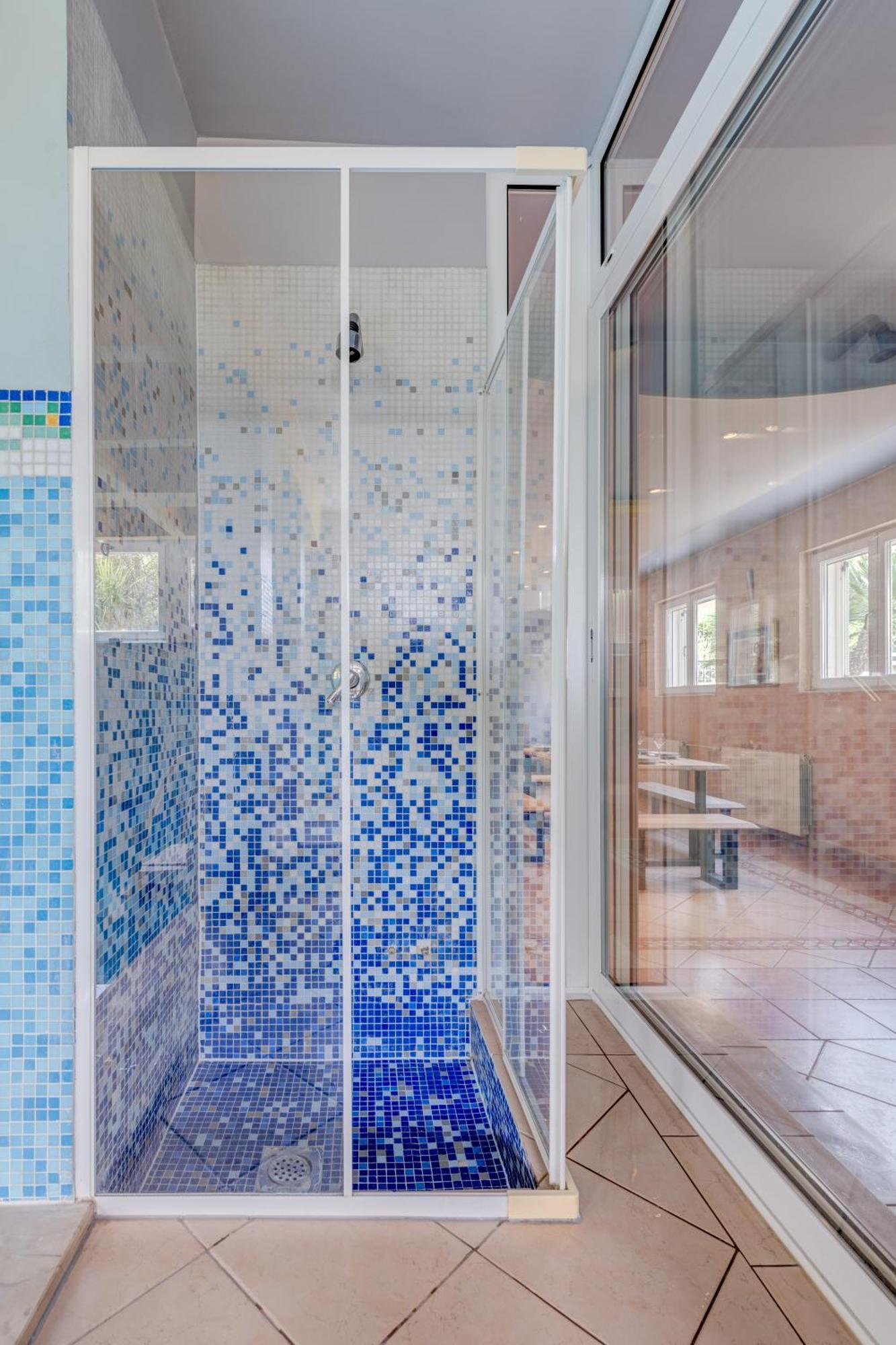 Blue Dolphin Apartment - Private Indoor Pool, Jacuzzi, Garden Сплит Экстерьер фото
