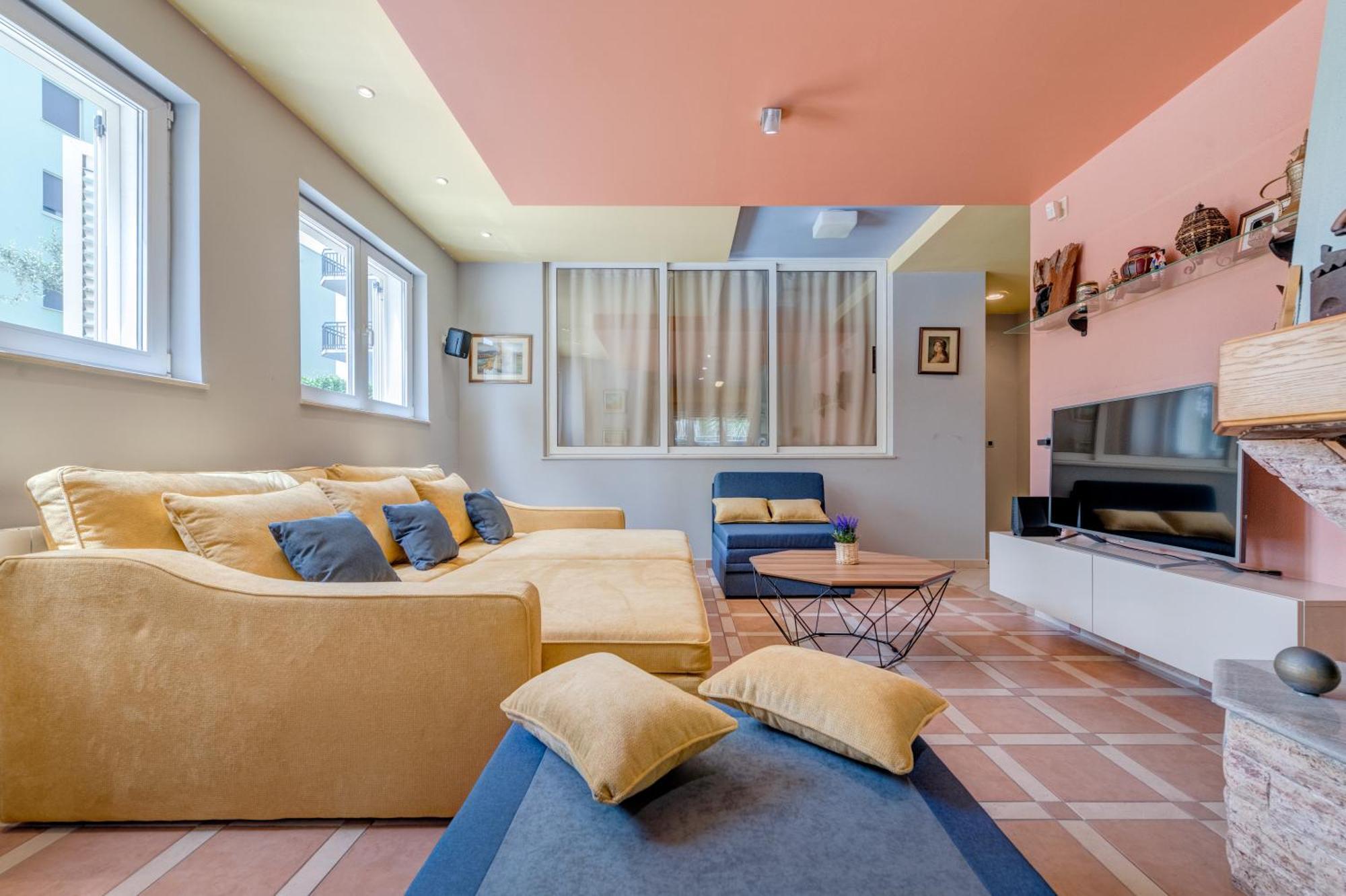 Blue Dolphin Apartment - Private Indoor Pool, Jacuzzi, Garden Сплит Экстерьер фото