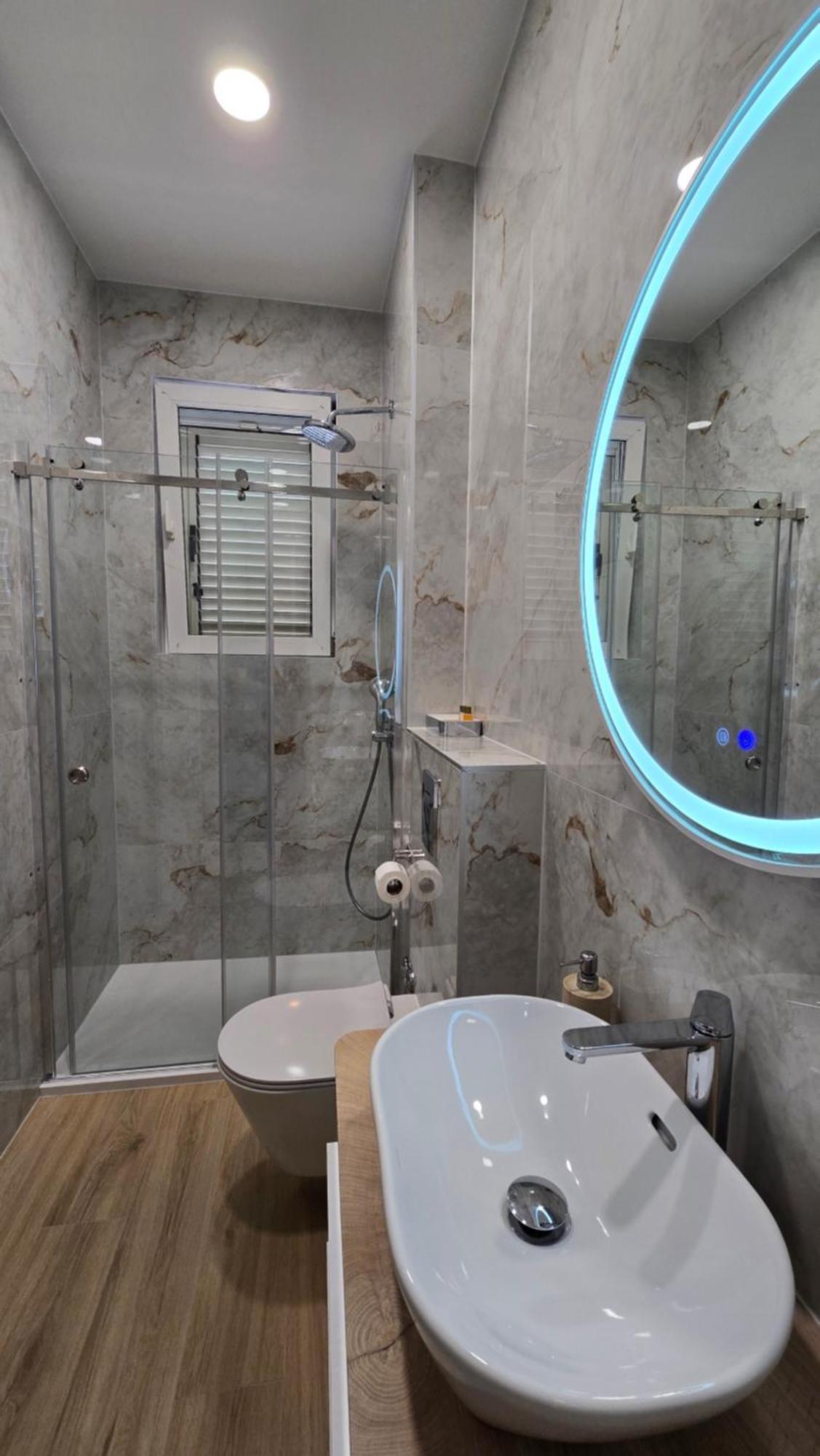 Blue Dolphin Apartment - Private Indoor Pool, Jacuzzi, Garden Сплит Экстерьер фото